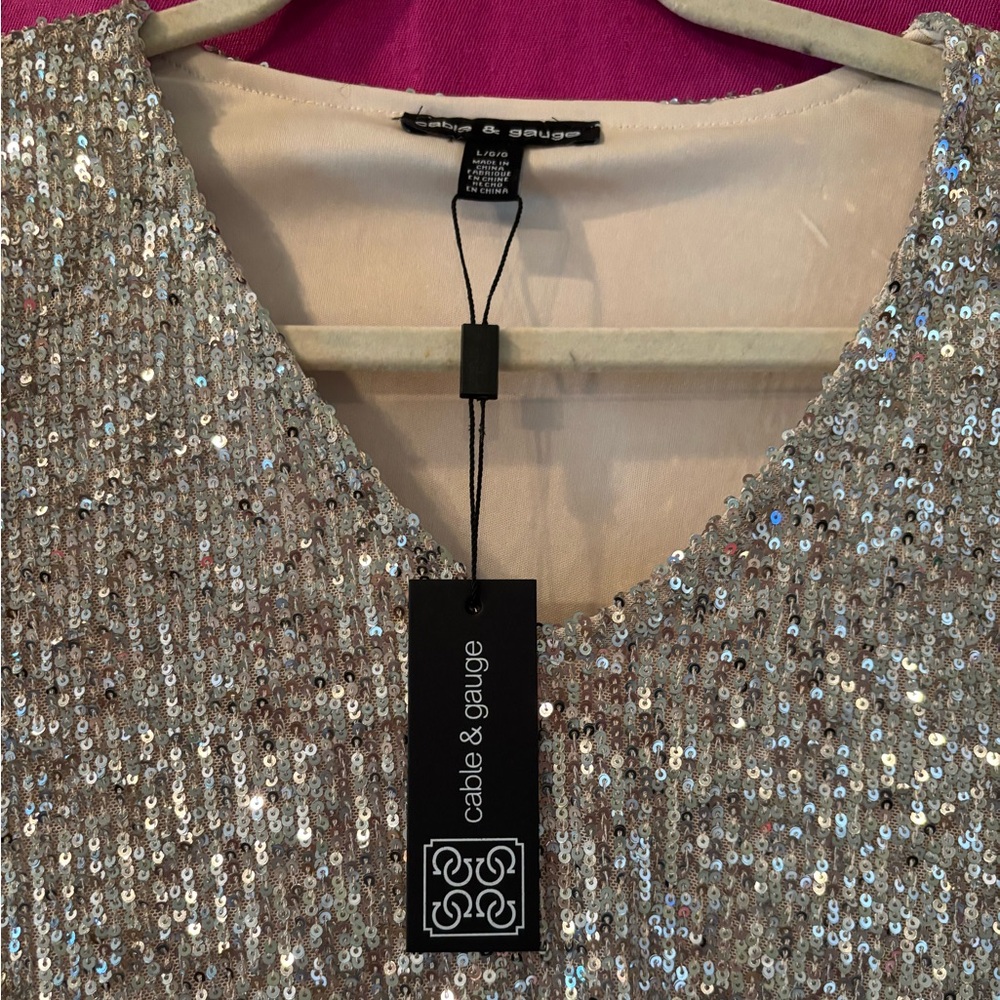 Cable & Gauge Silver Sequin Twist Blouse Size L NWT - Picture 2 of 9